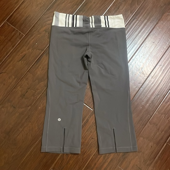 Lululemon Gather & Crow Crop Soot Light / Groovy Stripe Nimbus Size 8 - Picture 10 of 11